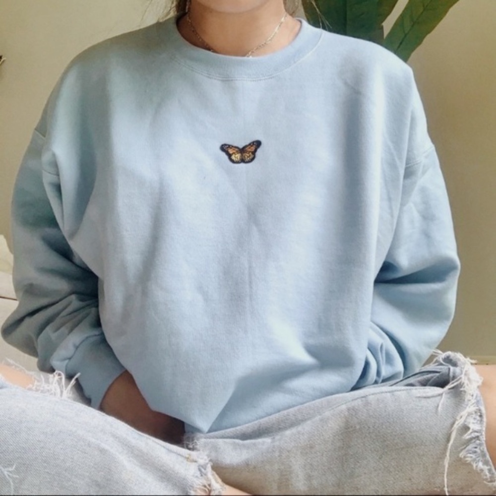 b e s t - s e l l e r✨butterfly baby blue crewneck